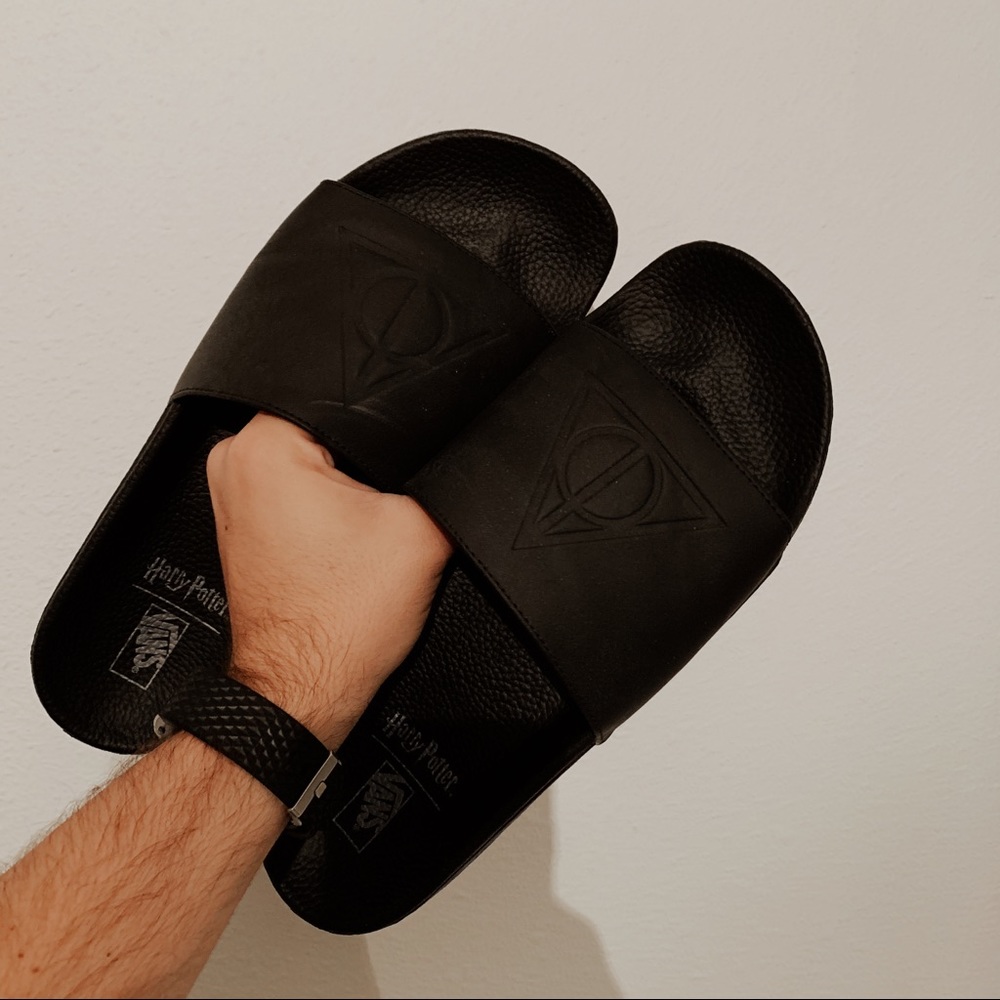 VANS // HARRY POTTER // deathly hallows slides - Picture 1 of 4